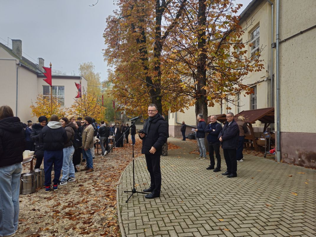 Szent_Erzsebet_napi_kenyerosztas_20251114_002