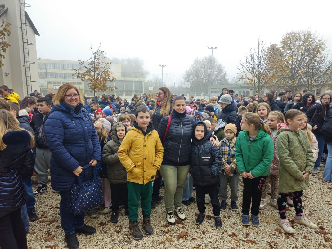 Szent_Erzsebet_napi_kenyerosztas_20251114_003