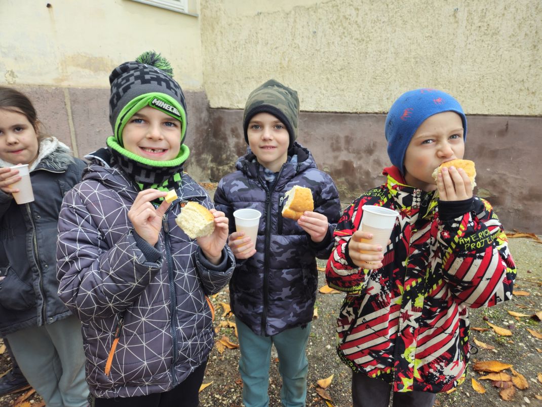 Szent_Erzsebet_napi_kenyerosztas_20251114_005